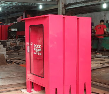 Hộp ngoài nhà 1200x600x200x0,8mm có mái che, chân đế